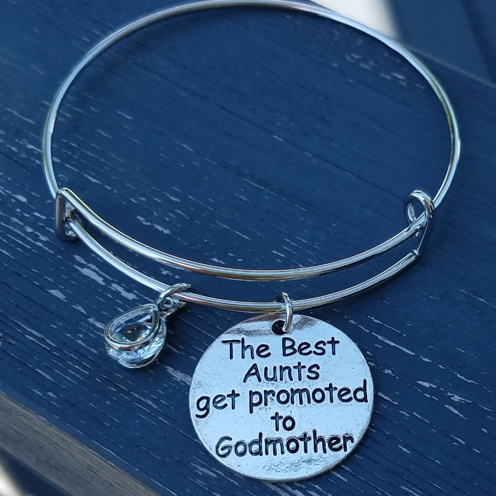 The best aunts get promoted to Godmother bracelet - Picture 3 of 4